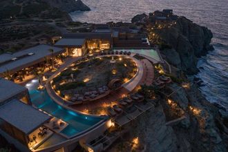 Acro Suites