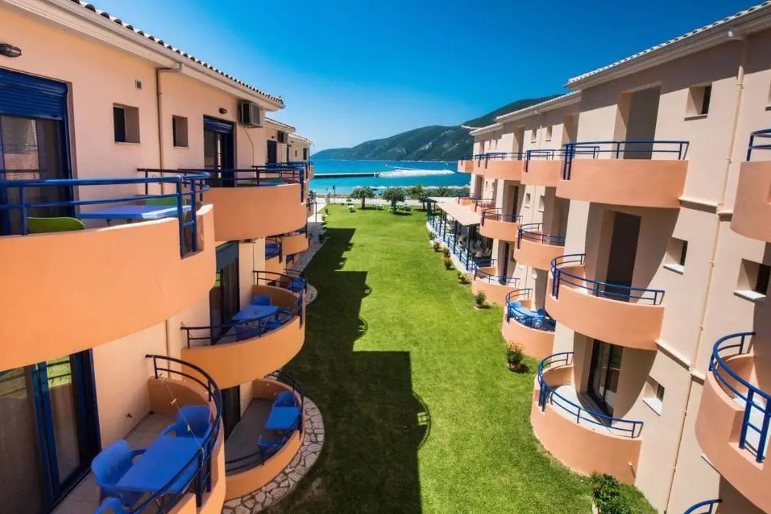 Hotel Akroyiali Resort