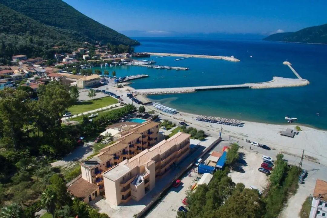 Akroyiali Resort - teren hotelu