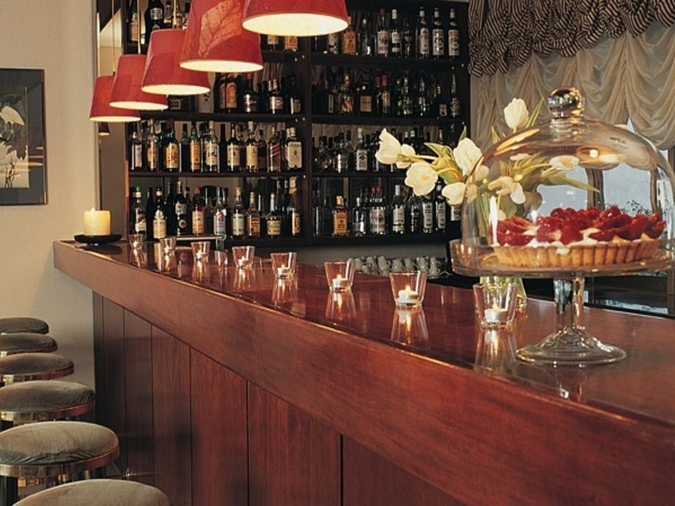 lobby bar