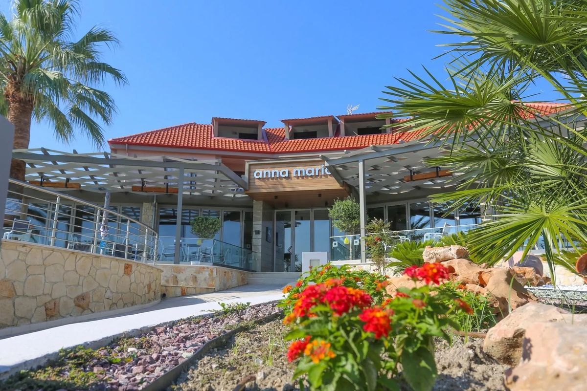 Anna Maria Paradise - budynek główny