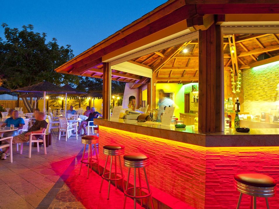 pool bar
