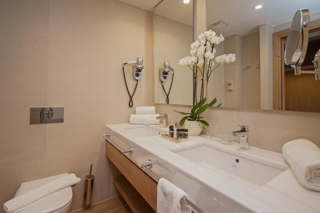 Apollonion Asterias Resort & Spa - łazienka