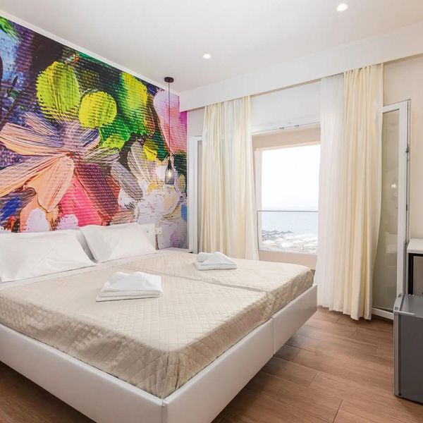 Aqua Luxury Suites