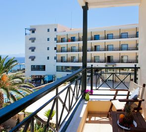 Ramada Attica Riviera