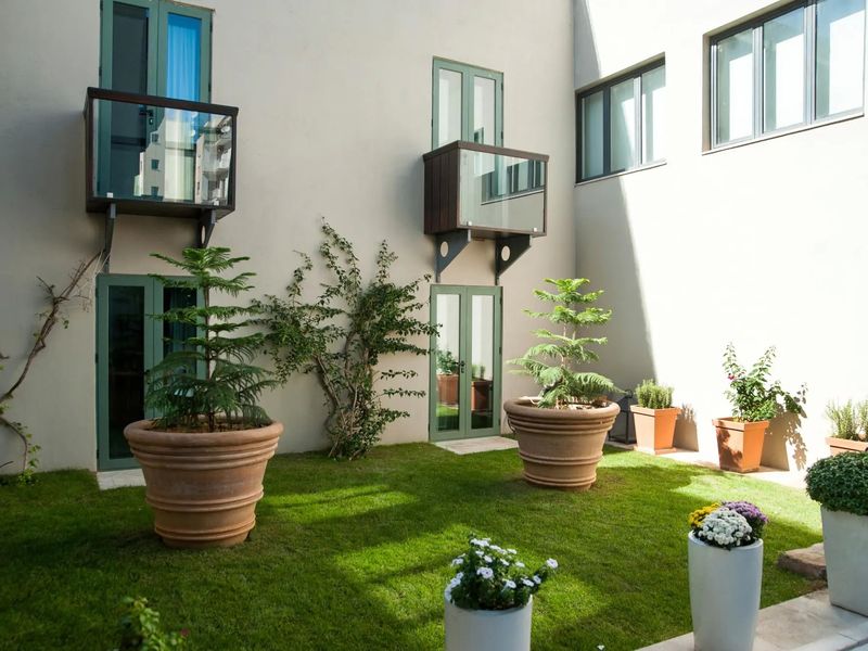 Athenaeum Eridanus Luxury