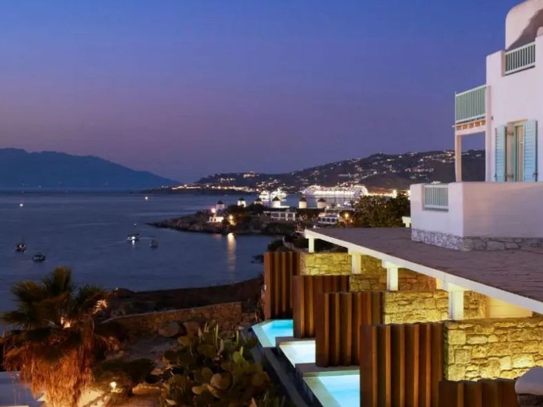 Bill & Coo Suites and Lounge