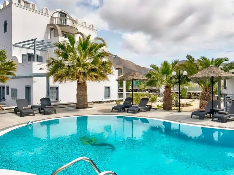 Black Coast Santorini