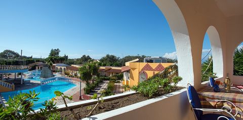 teren hotelu, basen, restauracja
