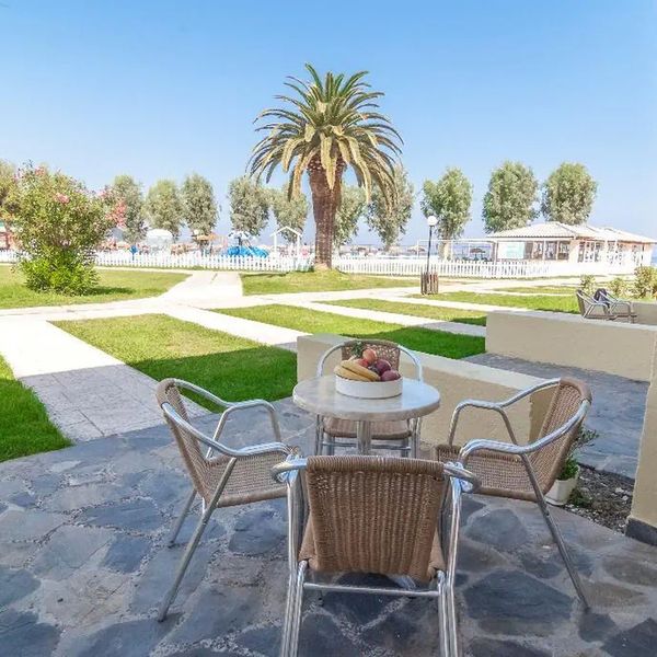 Canvas by Mitsis Messonghi - zdjęcie 3