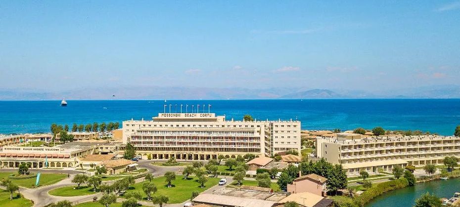 Canvas by Mitsis Messonghi