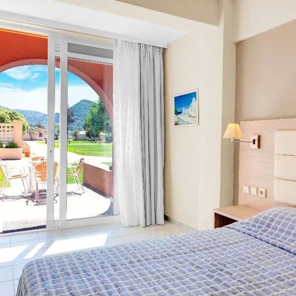 Canvas by Mitsis Messonghi - zdjęcie 2