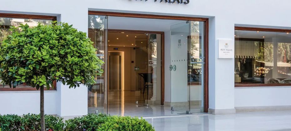 Canvas by Mitsis Petit Palais