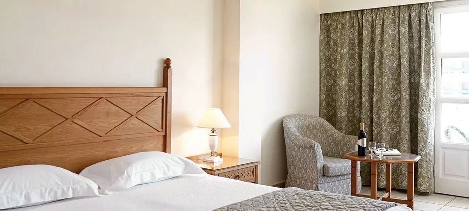 Canvas by Mitsis Petit Palais