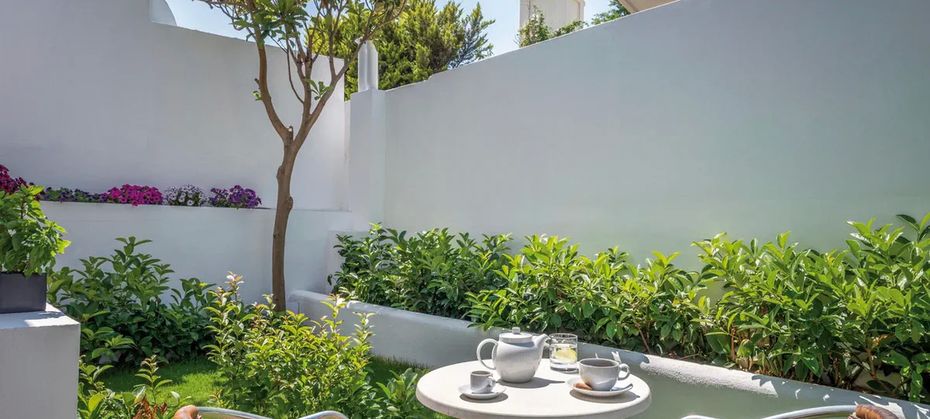 Canvas by Mitsis Petit Palais