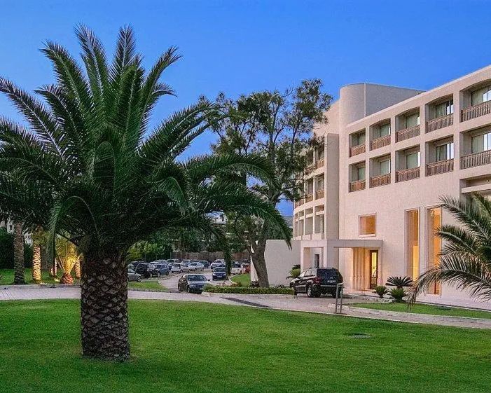 Canvas by Mitsis Petit Palais