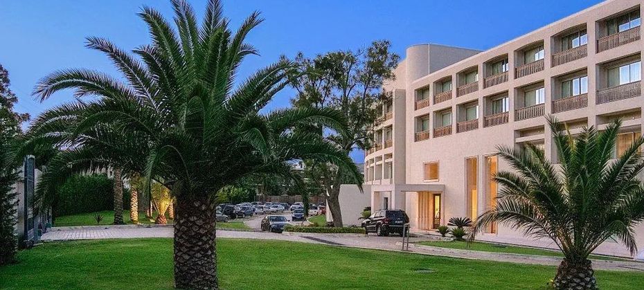 Canvas by Mitsis Petit Palais