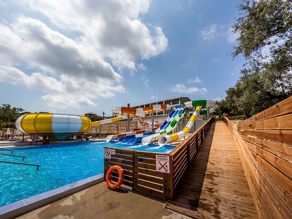 basen, aquapark, zjeżdżalnia