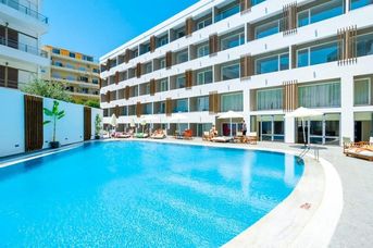Castellum Suites (ex Continental Apartments)