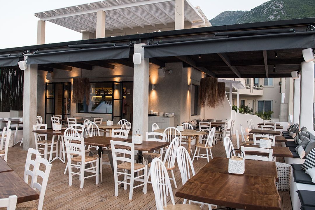 Crystal Waters - teren hotelu