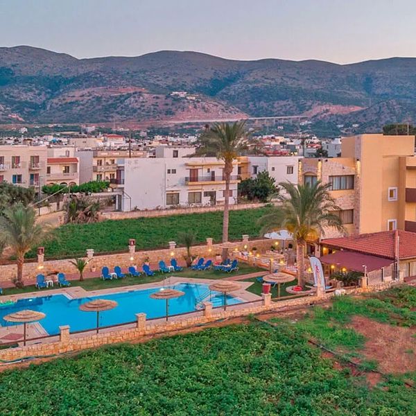 Danelis Studios & Apartments