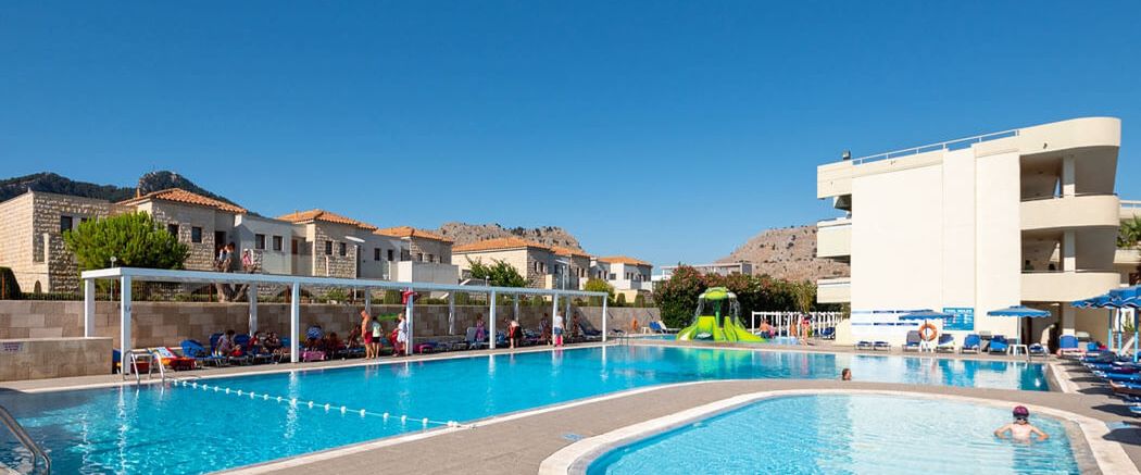 teren hotelu, basen, zjeżdżalnia, brodzik, dla dzieci