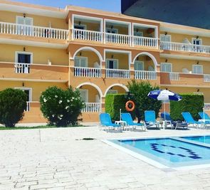 Derekas Apartments