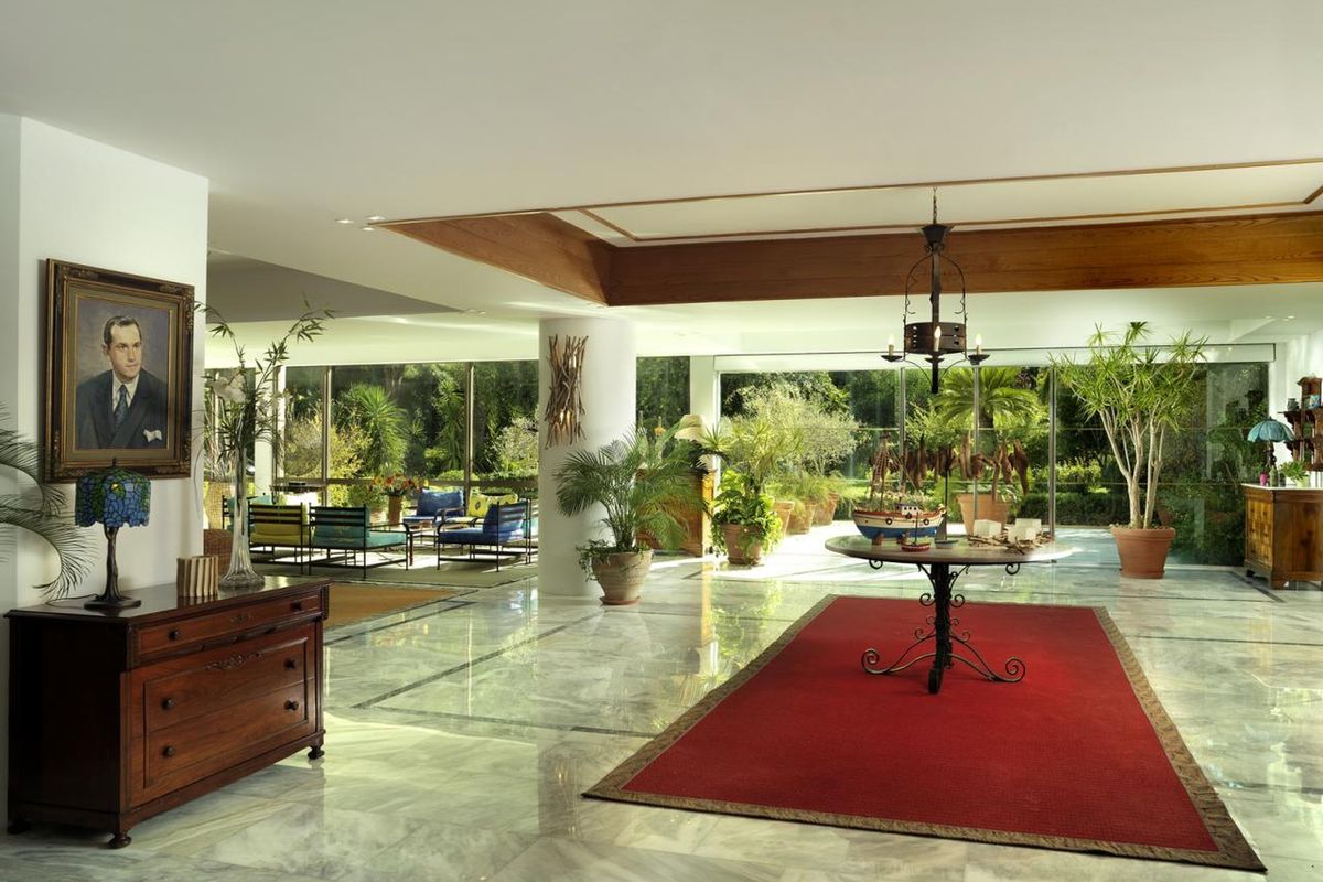 Dionysos - recepcja / lobby