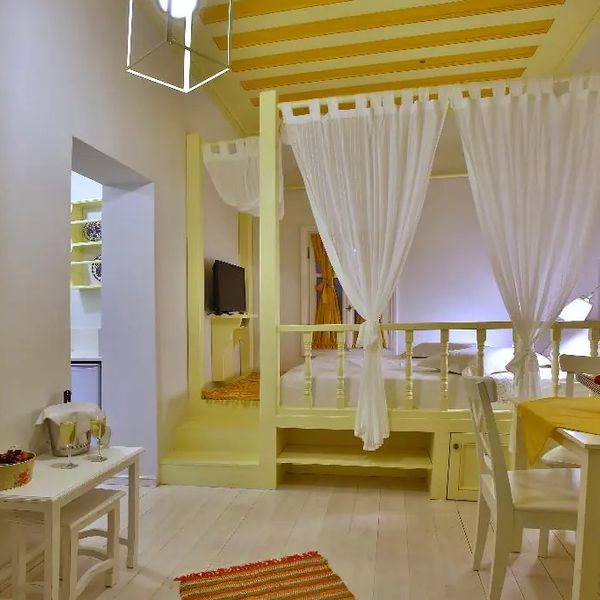 Efchi Suites 1904