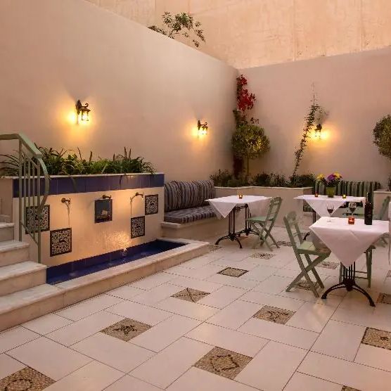Efchi Suites 1904