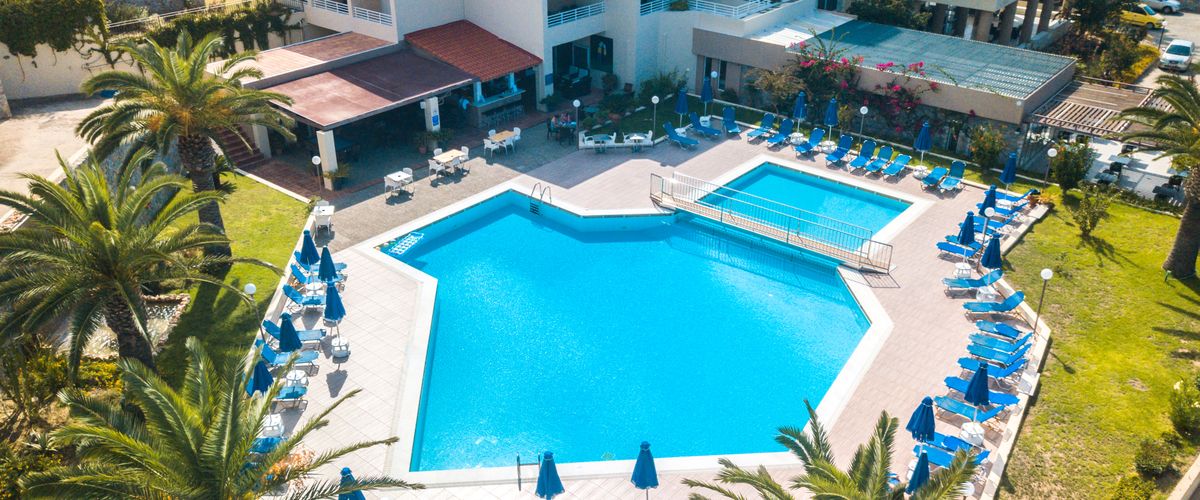 teren hotelu, basen, wakacjepl