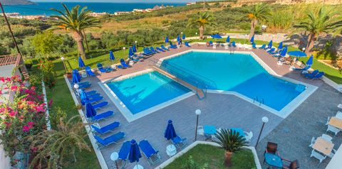 teren hotelu, basen, wakacje.pl
