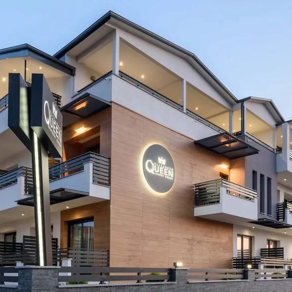 Elizabeth Queen Luxury Rooms