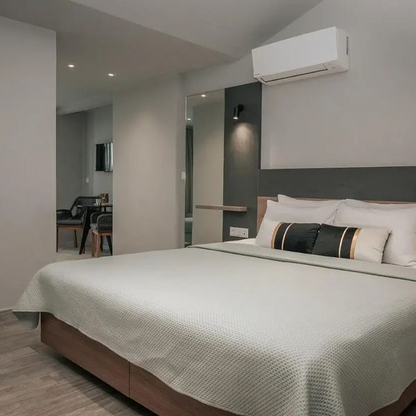 Elizabeth Queen Luxury Rooms