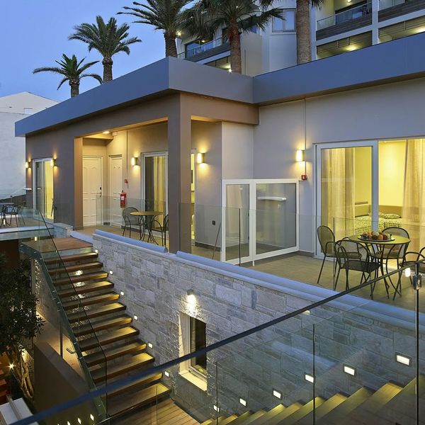 Elotis Suites