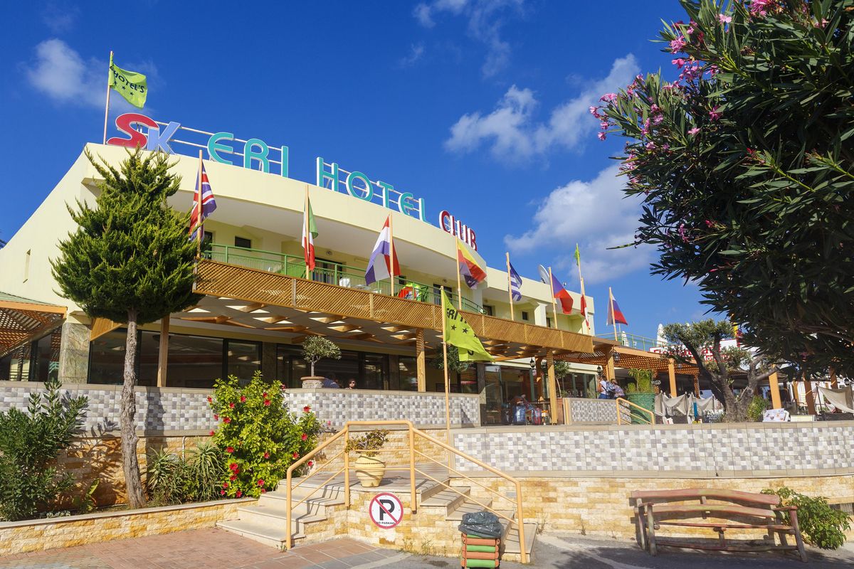 Eri Beach - budynek główny