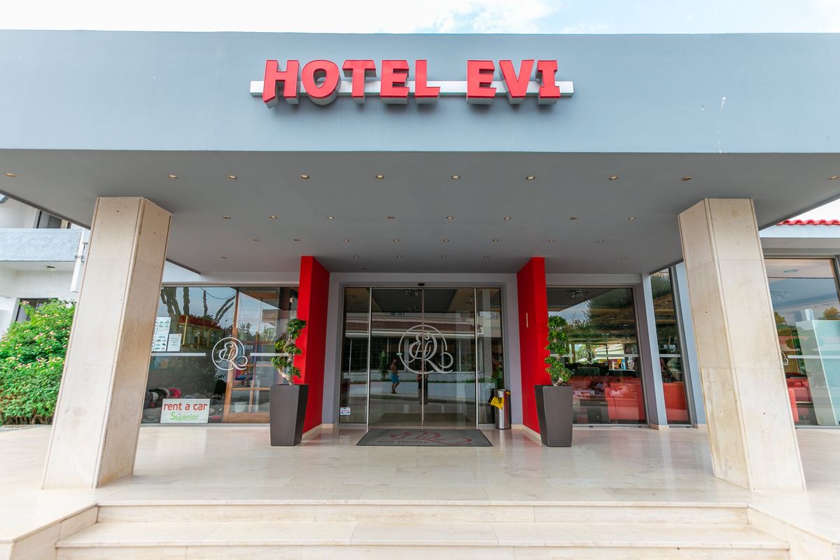 obiekt, teren hotelu, wakacje.pl