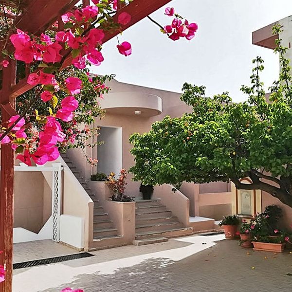 Evina Rooms & Suites