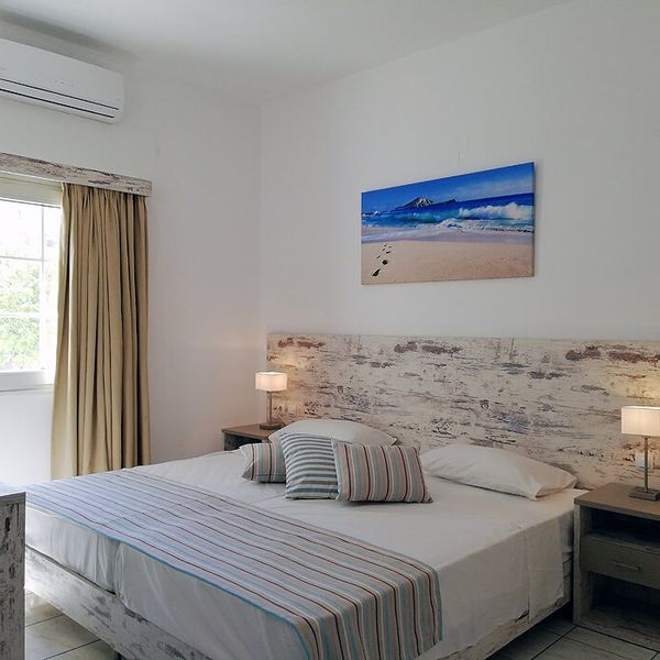 Evina Rooms & Suites