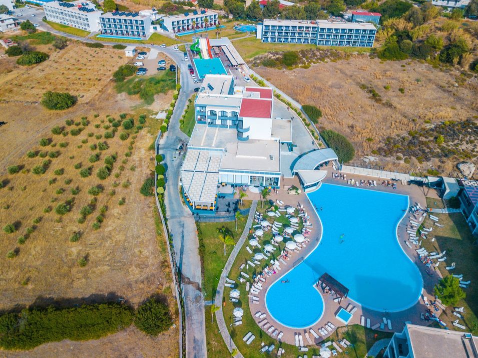 teren hotelu, basen, wakacjepl