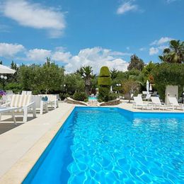 Glavas Inn