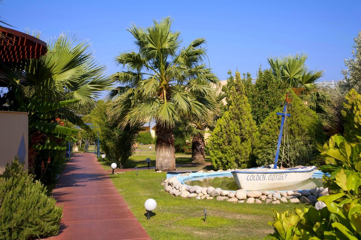 Golden Odyssey - teren hotelu