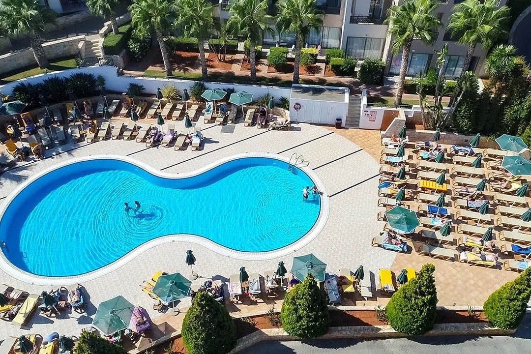 Grand Holiday Resort - basen