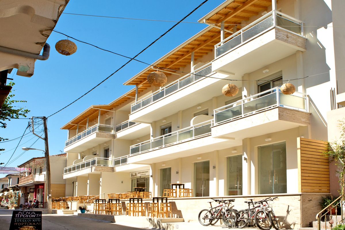 Hotel Grand Theoni Suites and Spa