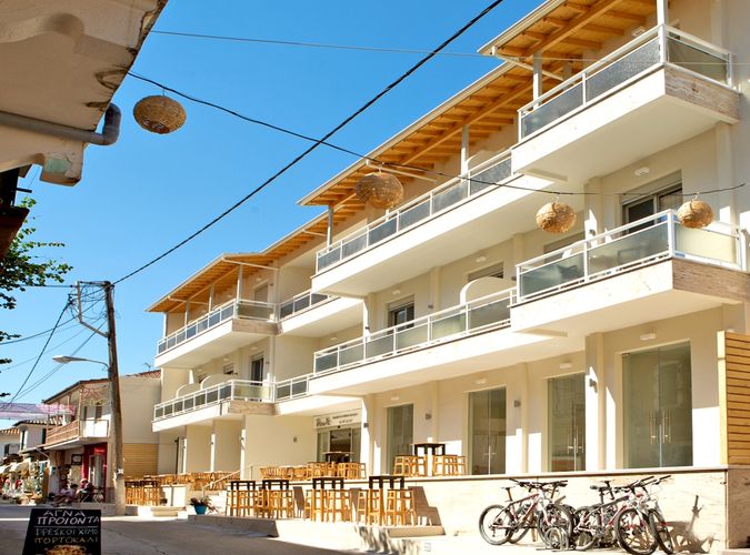 Grand Theoni Suites and Spa
