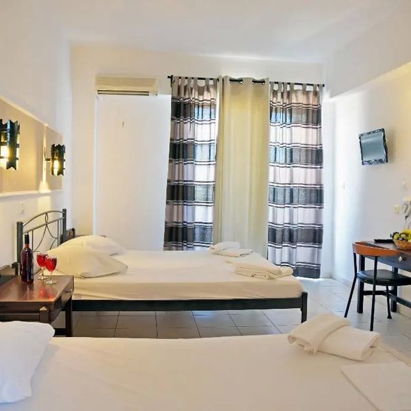 Hillside Studios & Apartments