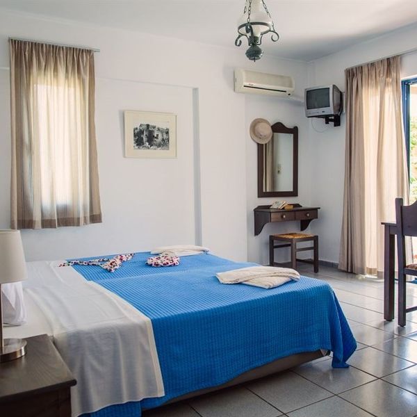 Iliana Apartments & Hotel