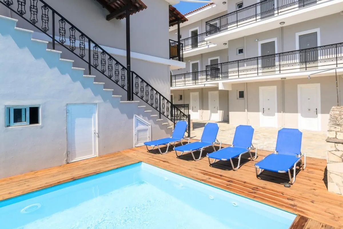 Karras Livin - basen