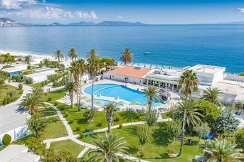 Kinetta Beach Resort