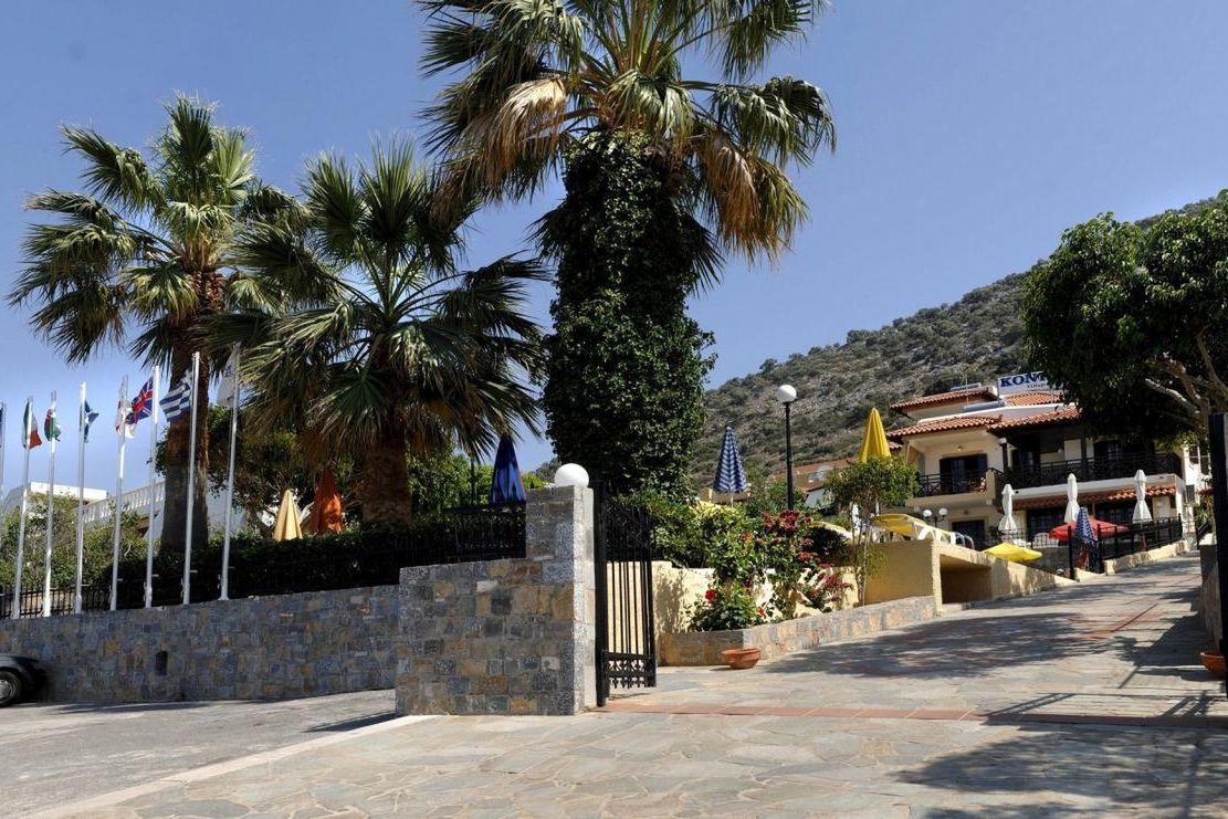 Koni Village - teren hotelu